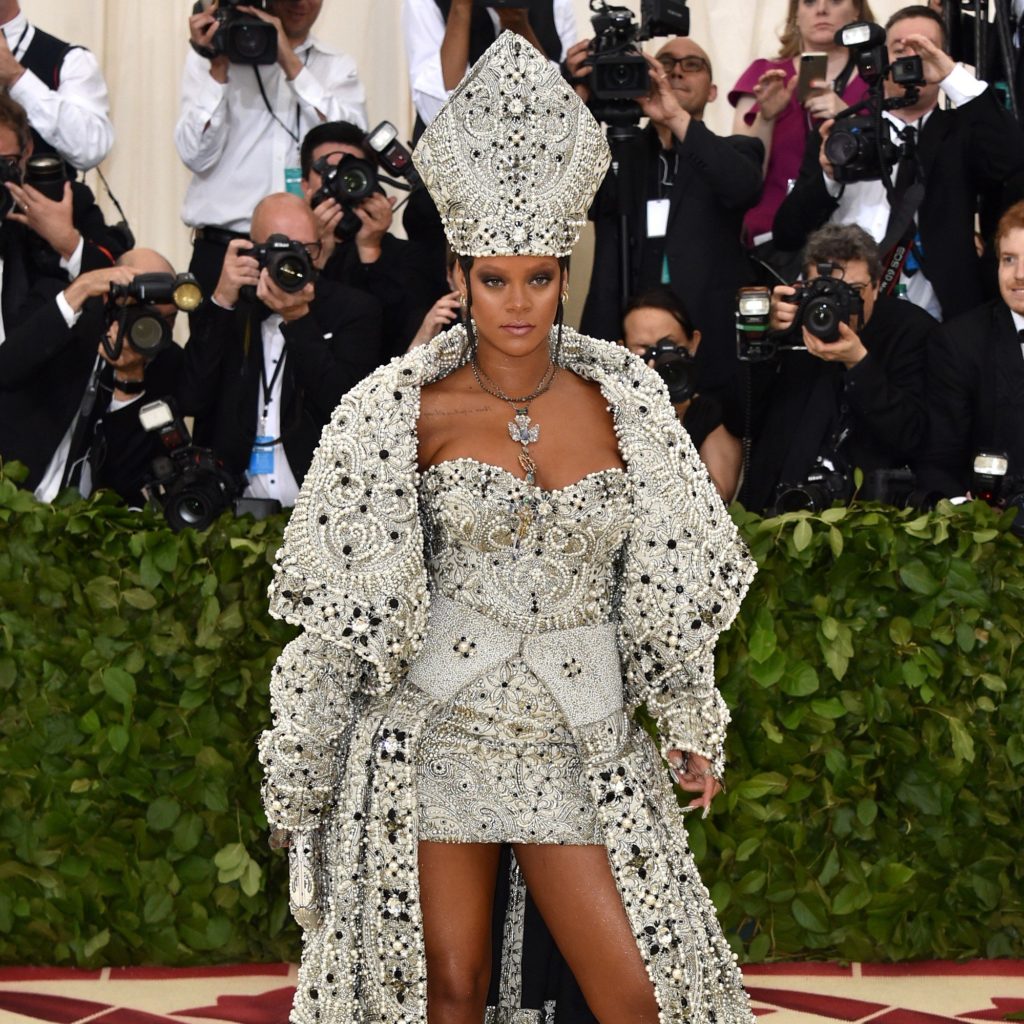 Rihanna BREAKS the Internet with Pope-Inspired Look at 2018 MET Gala